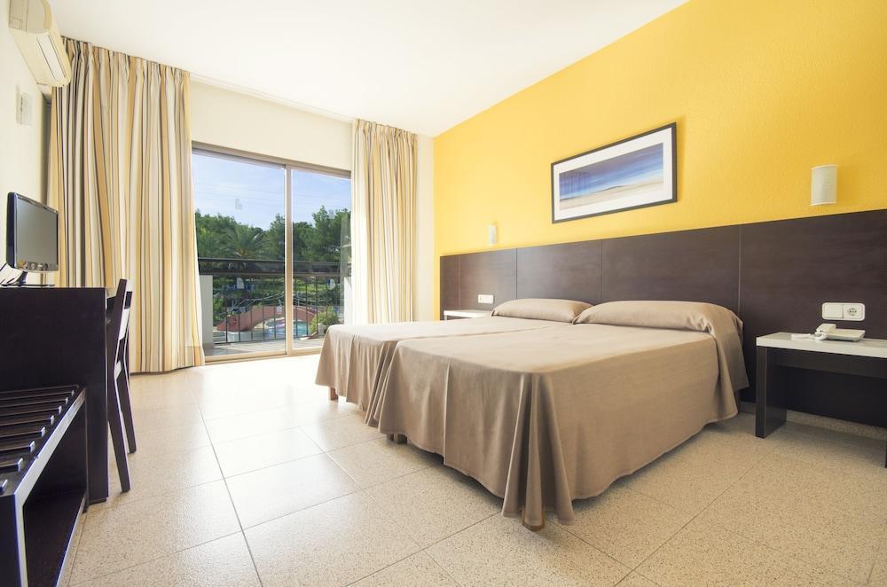 Azuline Hoteles Mar Amantis & II San Antonio Kültér fotó