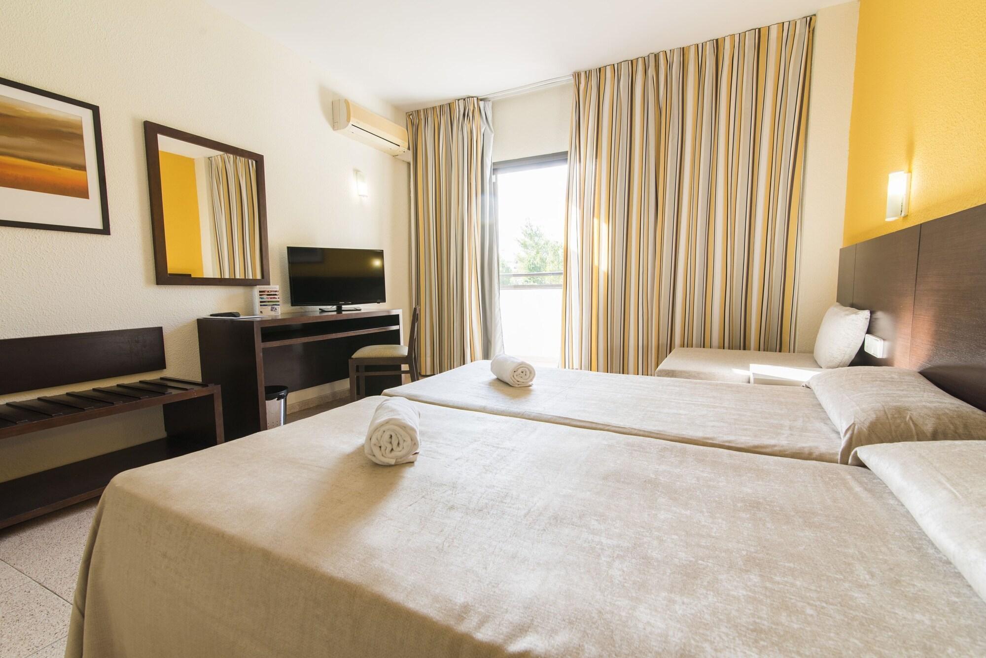 Azuline Hoteles Mar Amantis & II San Antonio Kültér fotó