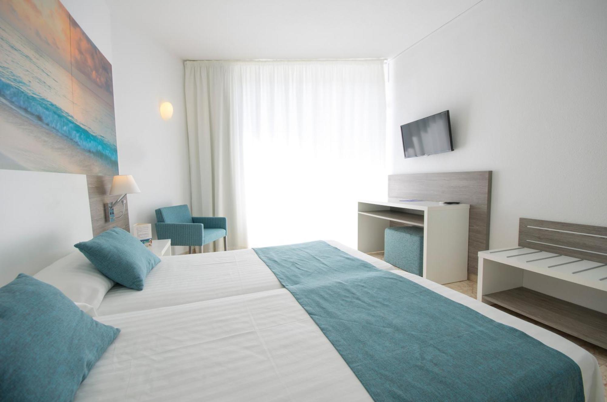 Azuline Hoteles Mar Amantis & II San Antonio Szoba fotó