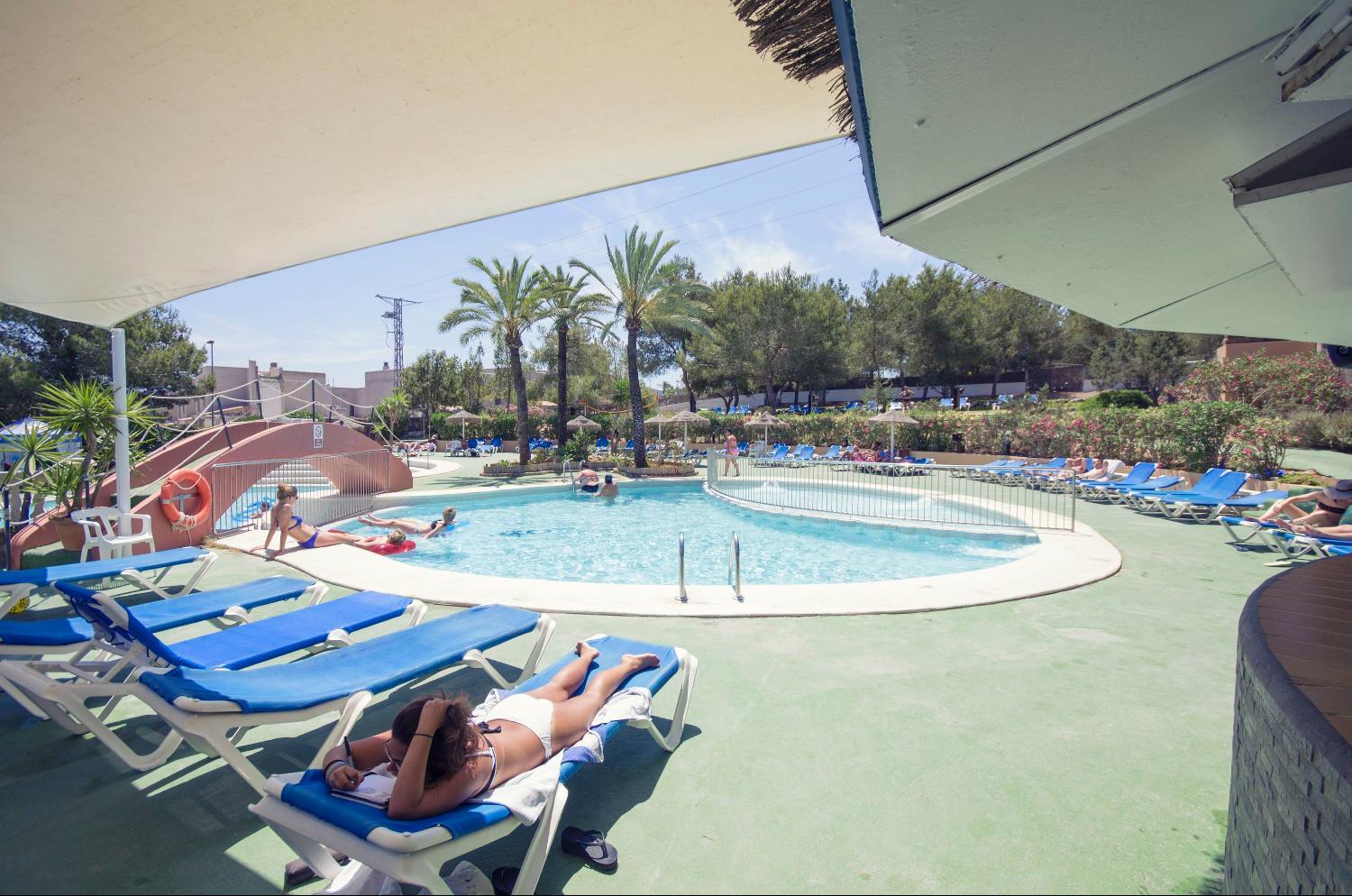 Azuline Hoteles Mar Amantis & II San Antonio Kültér fotó