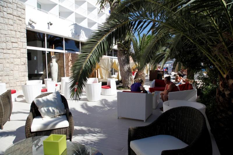 Azuline Hoteles Mar Amantis & II San Antonio Kültér fotó